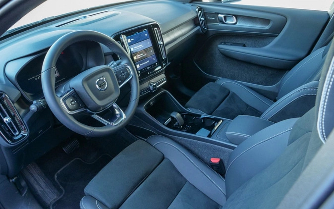 Volvo XC 40 cena 229900 przebieg: 5850, rok produkcji 2023 z Lubniewice małe 436